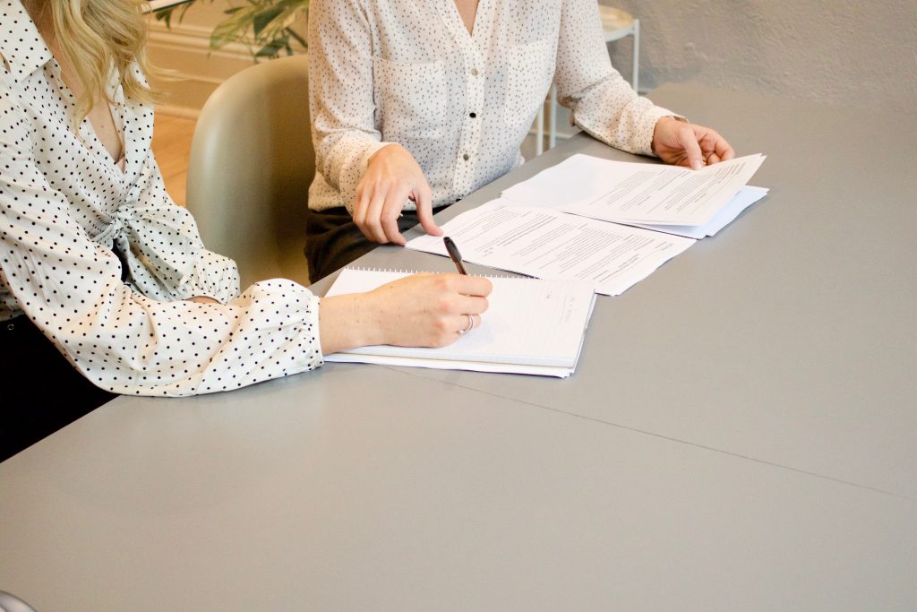 réunion de travial avec documents